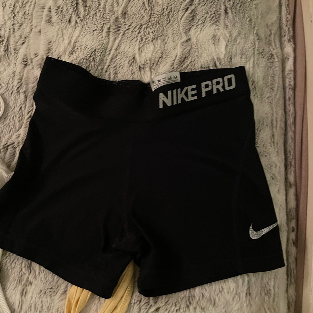 girls nike pros